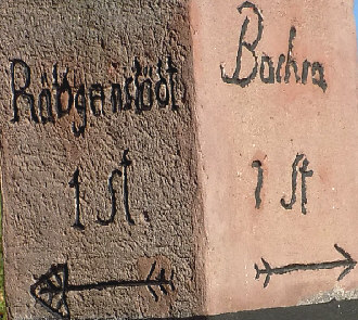 detail inschrift wegweiser