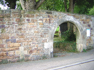 standort eingangsportal alter friedhof