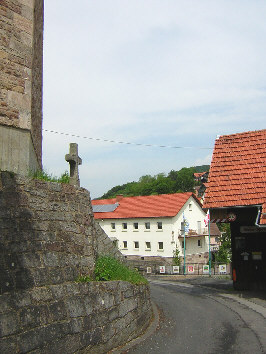 standort stuetzmauer kirchhof